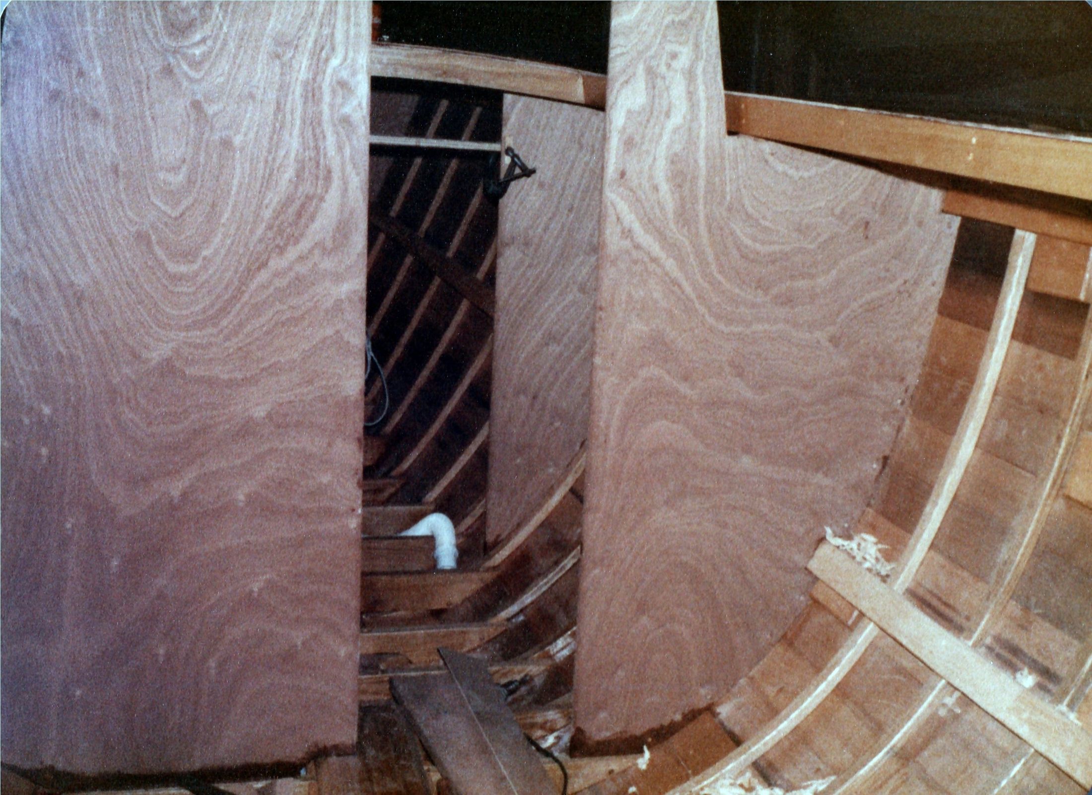The grain of the mahogany coach house side, a corner post