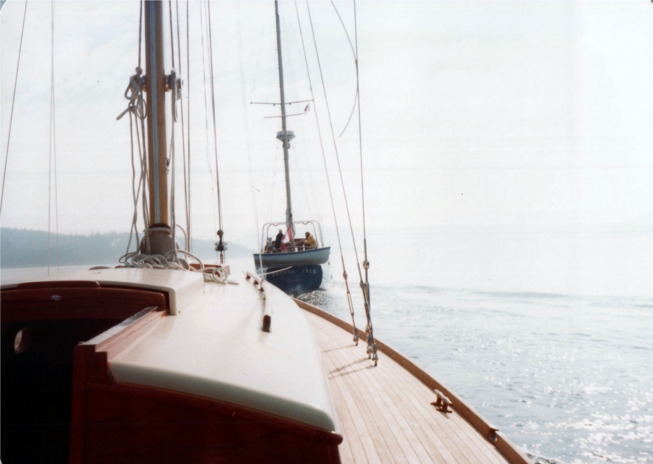 The foredeck and mast from the bow pulpit